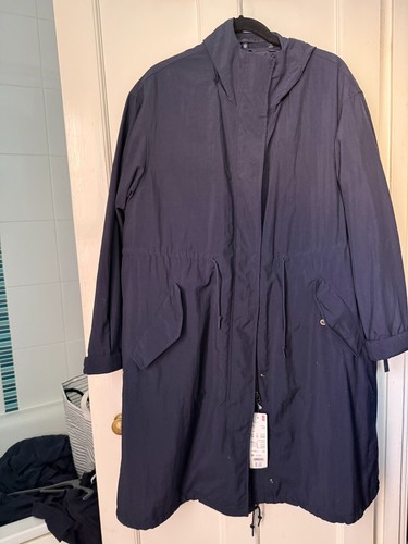 Uniqlo navy parka - navy,